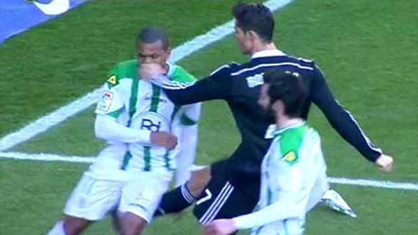 cristiano ronaldo fisting cordoba defender in nose for real madrid soccer 2015