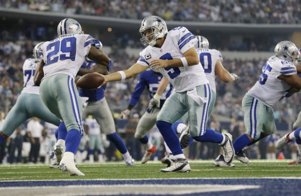demarcco murray grabs cowboys balls for nfl wild card 2015 images