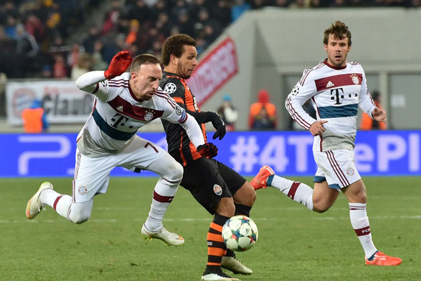 bayern much franck ribery fights for ball 2015