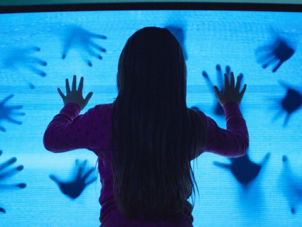 poltergeist spirit tv hands for little girl 2015 imagews