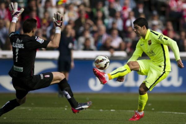 barcelona beat off granada soccer la liga 2015