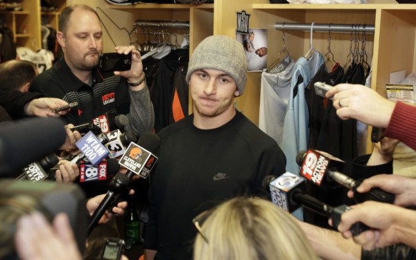 johnny manziel about to leave rehap in april 2015_result