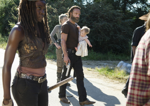 michonne walking with rick sagging baby for walking dead remember 2015