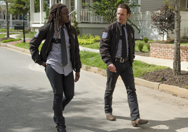 michonne with rick in police drag on the walking dead 2015