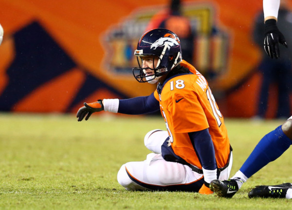 peyton manning playing with torn quad for denver broncos 2015 nfl