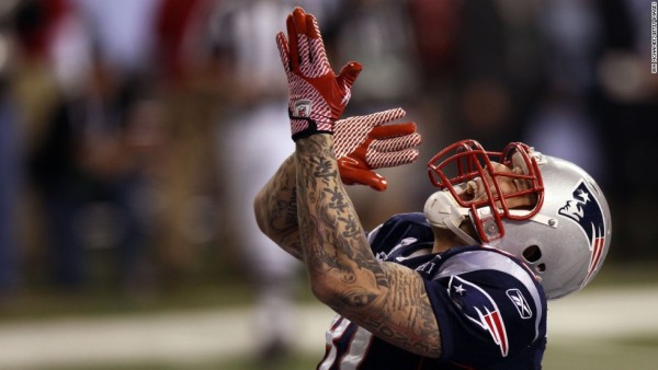 aaron hernandez playing for new england patriots