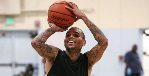chris brown basketball fight ends quickly 2015