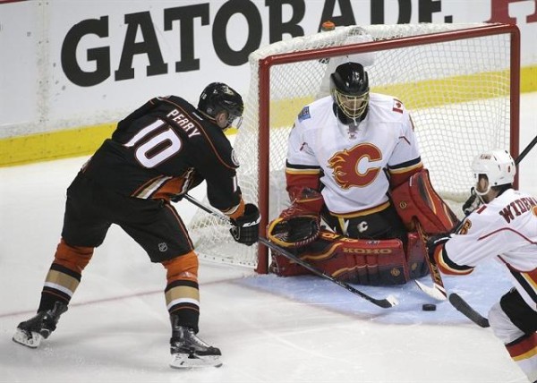corey perry scores for anaheim ducks against calgary flames stanley cup playoffs 2015corey perry scores for anaheim ducks against calgary flames stanley cup playoffs 2015