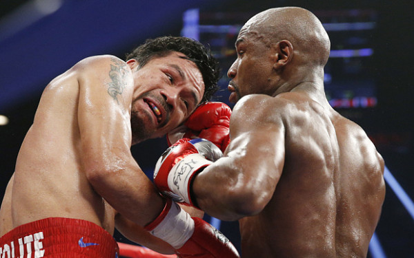 manny pacquiao taking it hard from floyd mayweather 2015