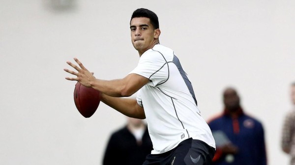marcus mariota signed by titans 2015 images