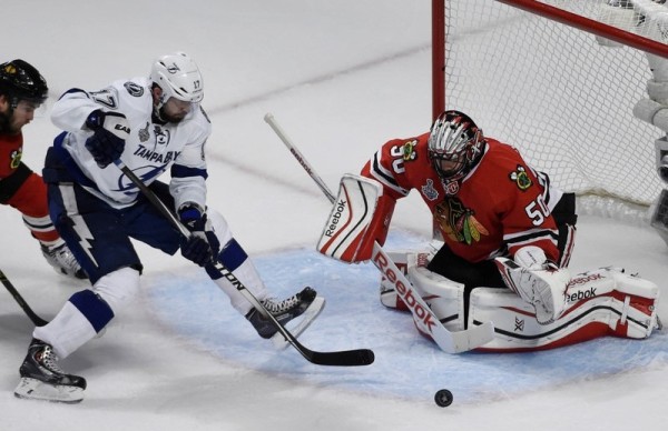 corey crawford keeping his manhole covered for blackhawks vs lightning stanley cup 2015
