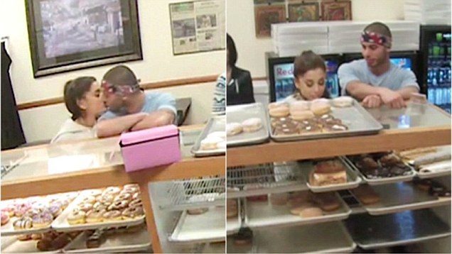 Ariana Grandes fans defend the singers donut shop 