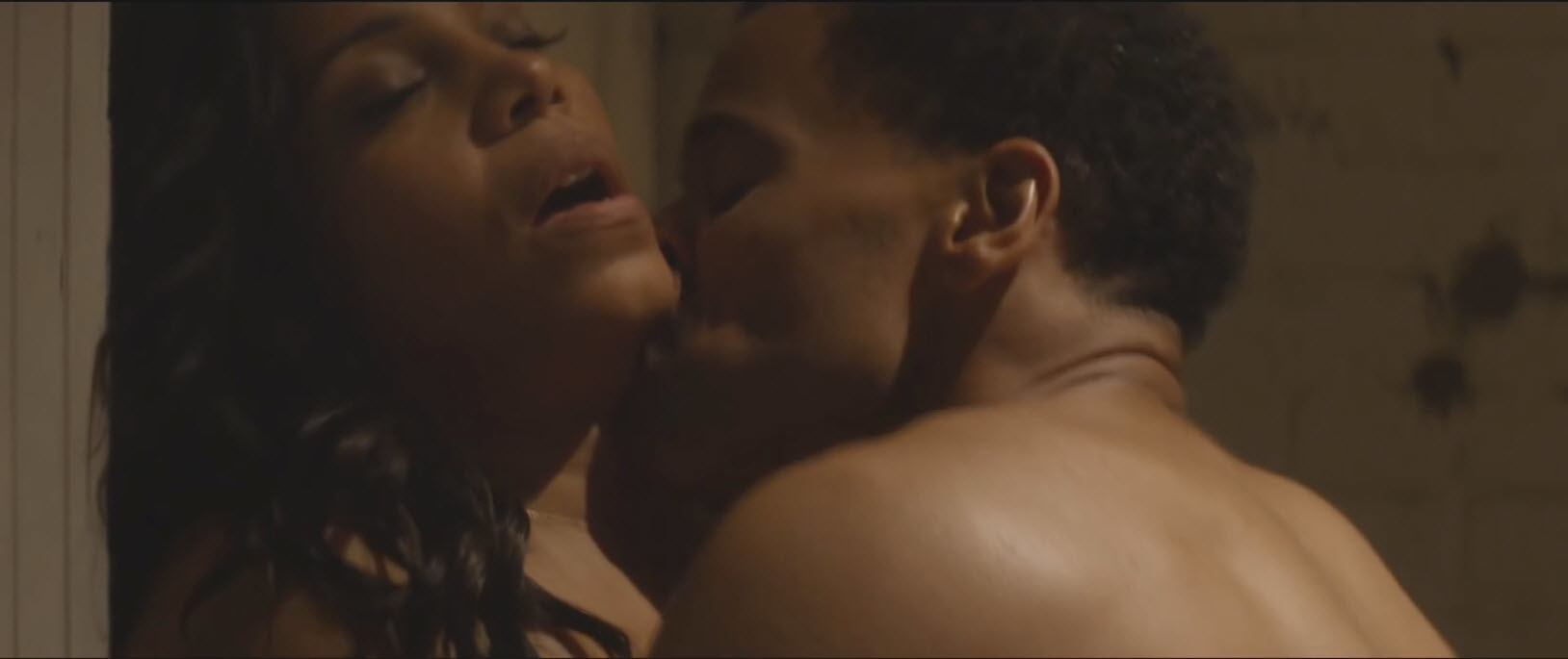 Sanaa lathan kissing