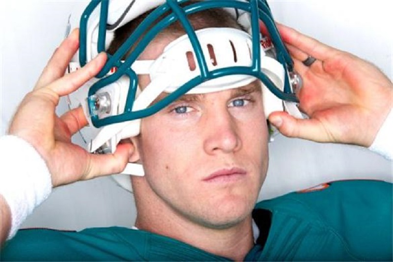 ryan tannehill working hard for miami dolphins nfl 2015ryan tannehill working hard for miami dolphins nfl 2015
