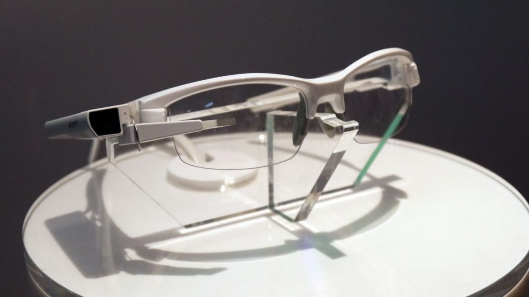 sony smarteyeglass not so hot over google glass 2015