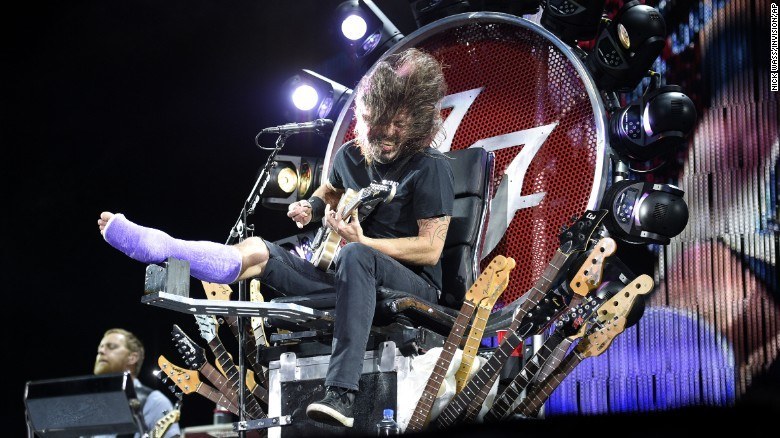 foo fighters david grohl perfumes injured for july 4 2015 images