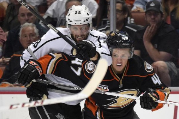 anaheim ducks closing in on los angeles kings 2016 images
