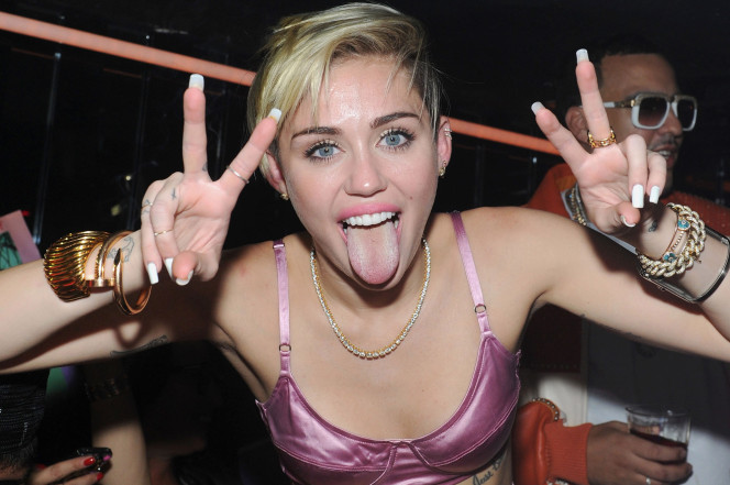 Miley Cyrus takes over Gwen Stefani's 'Voice' Chair 2016 gossip