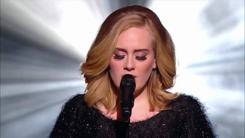 adele gets fans to enjoy concert without tech
