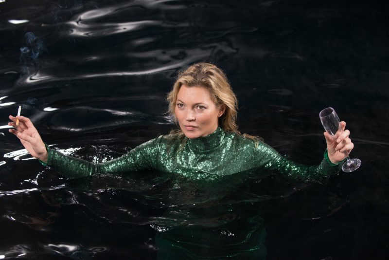 absolutely fabulous kate moss in water