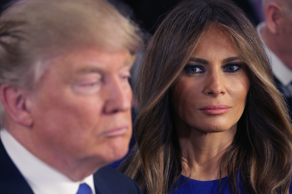 Melania Trump does her wifely duty for Donald 2016