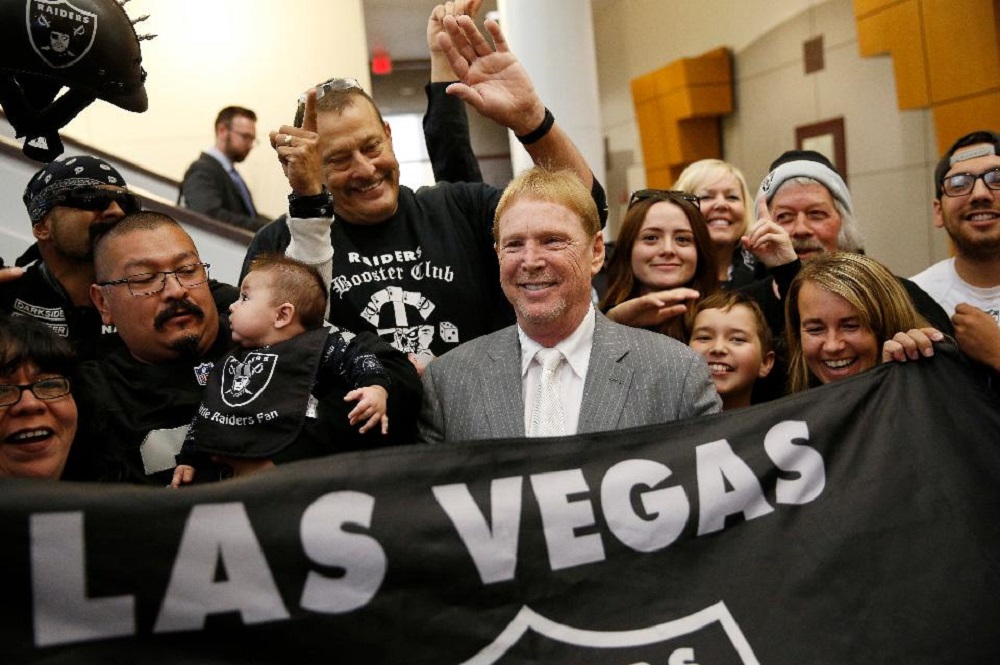 oakland raiders very likely to move to las vegas 2016 images