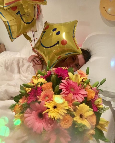 miley cyrus holding birthday flowers from liam hemsworth 2016