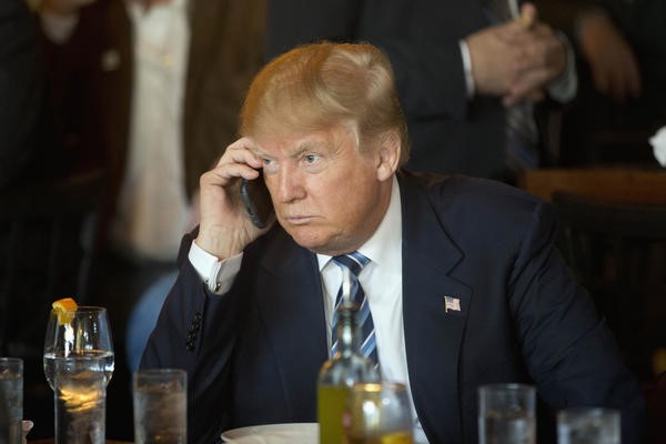 donald trump on unsecured samsung galaxy s3 phone