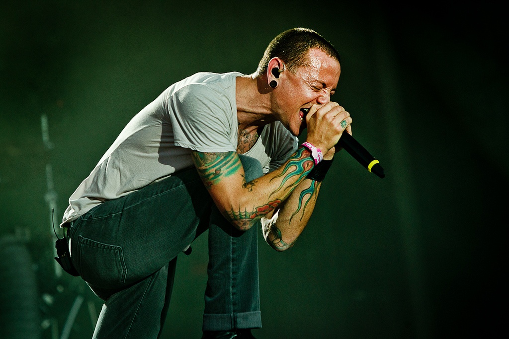 linkin parks chester bennington has died at 41 shocking fans 2017 images