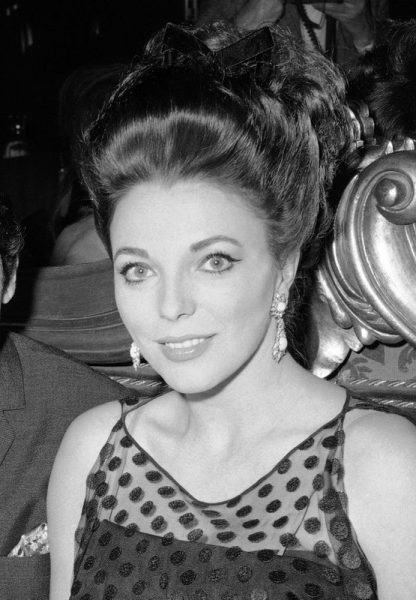 joan collins lost role in cleopatra for not sleeping with producer