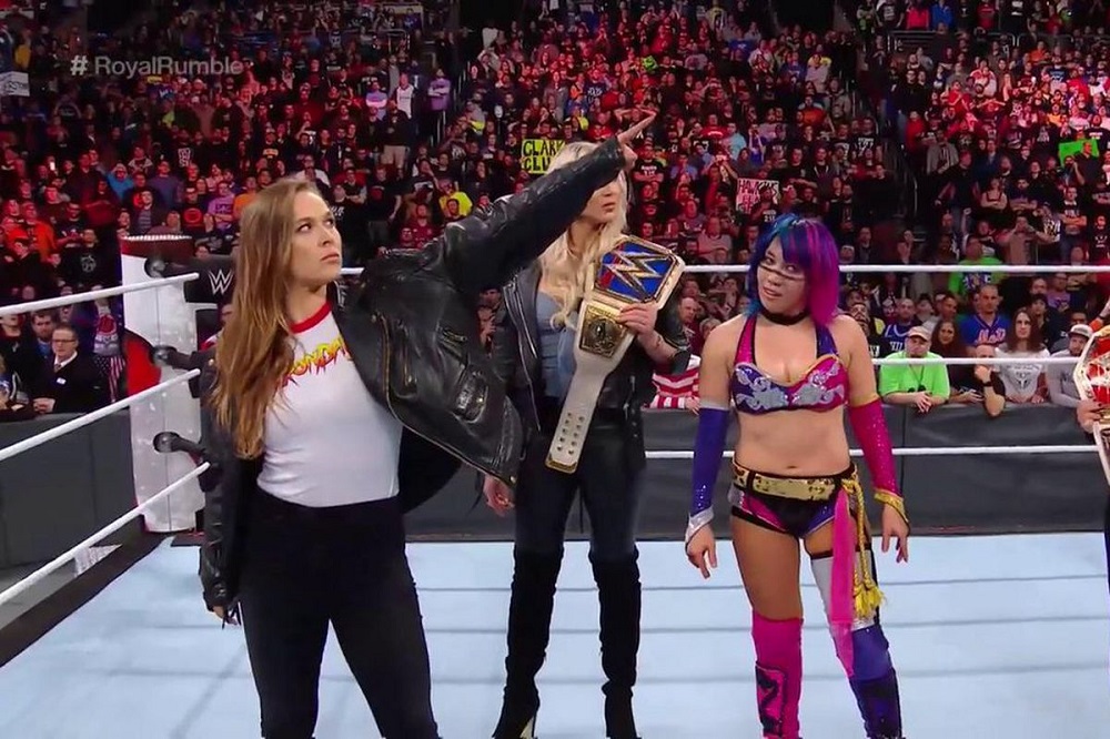 ronday rousey ditches ufc for wwe with surprise royal rumble appearance 2018 images