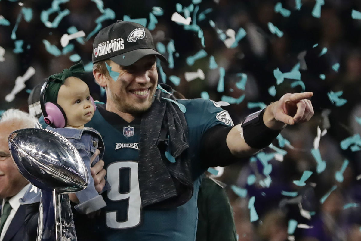 Late TD catch, fumble recovery lift Eagles over Patriots 41-33 for first Super  Bowl title