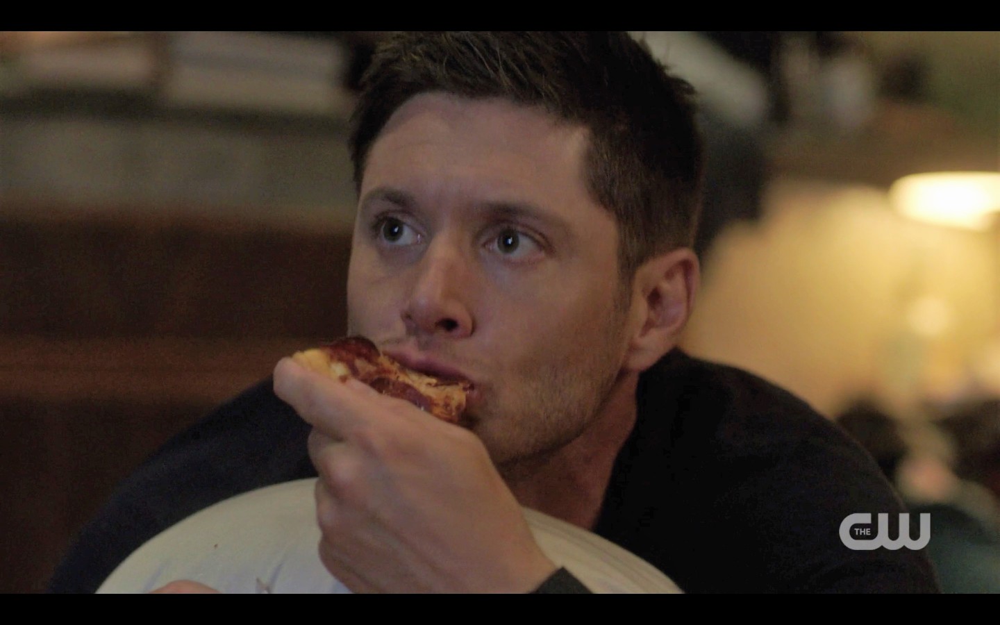 dean winchester shoving pizza in mouth spn 1404
