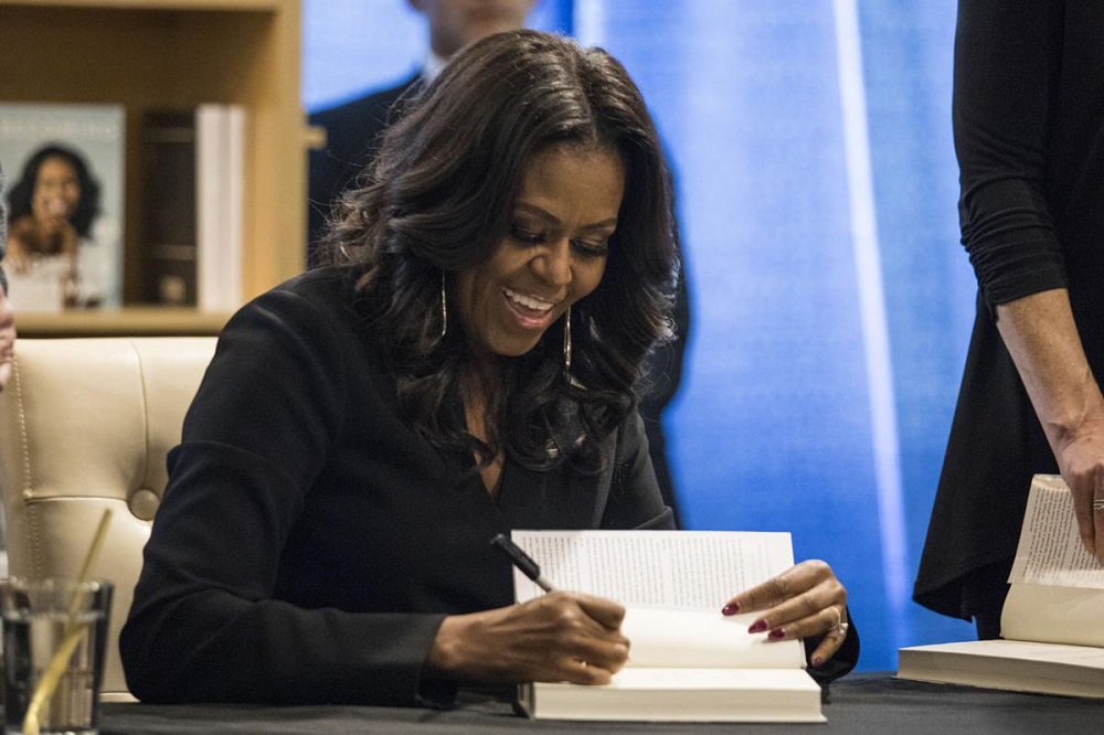 what to expect from Michelle obama becoming book and tour images 2018