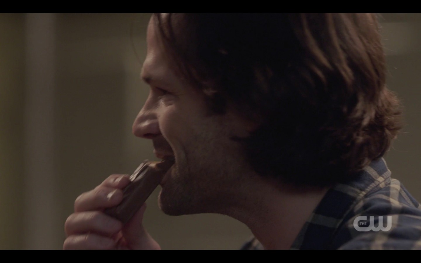 jared padalecki eating sexy candy bar for jack spn 1408