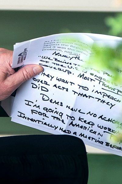 donald trump misspelled notes during rose garden tantrum