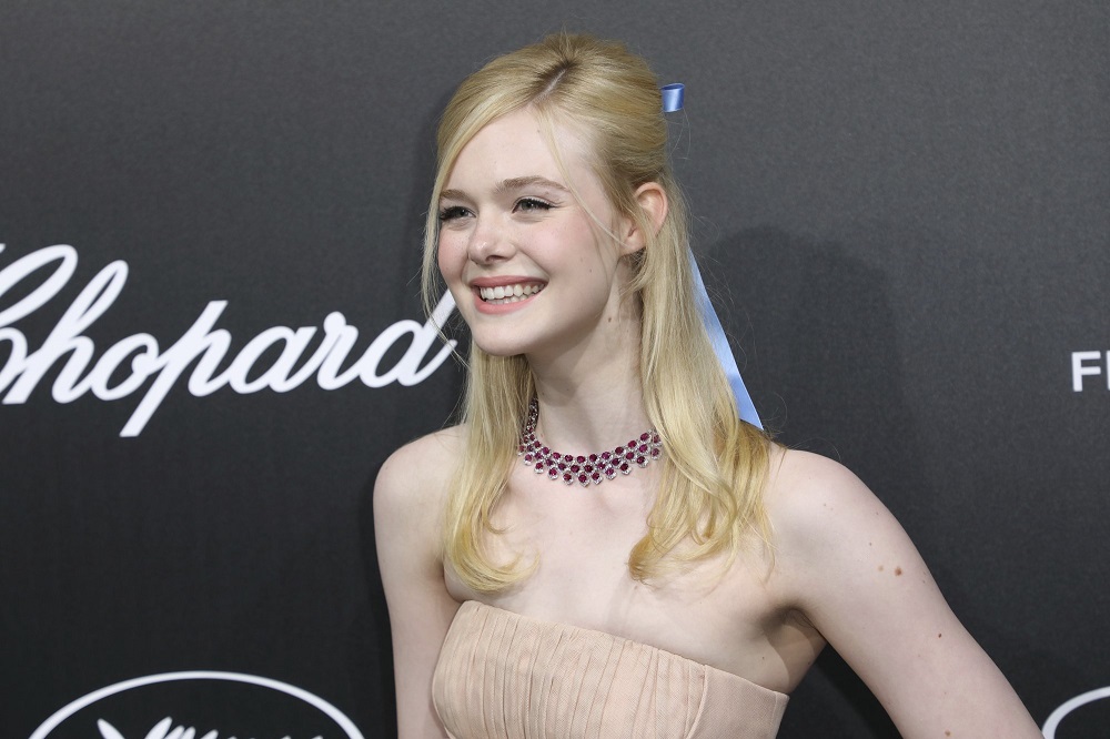 elle fanning dress caused her cannes 2019 collapse images