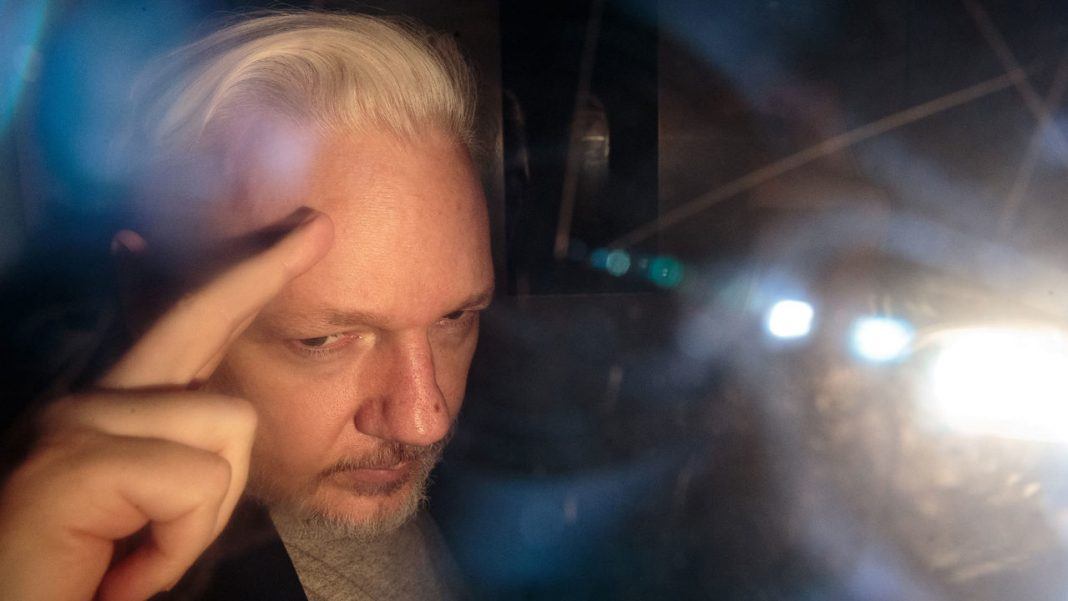 julian assange charged with 17 new espionage act violations 2019 images