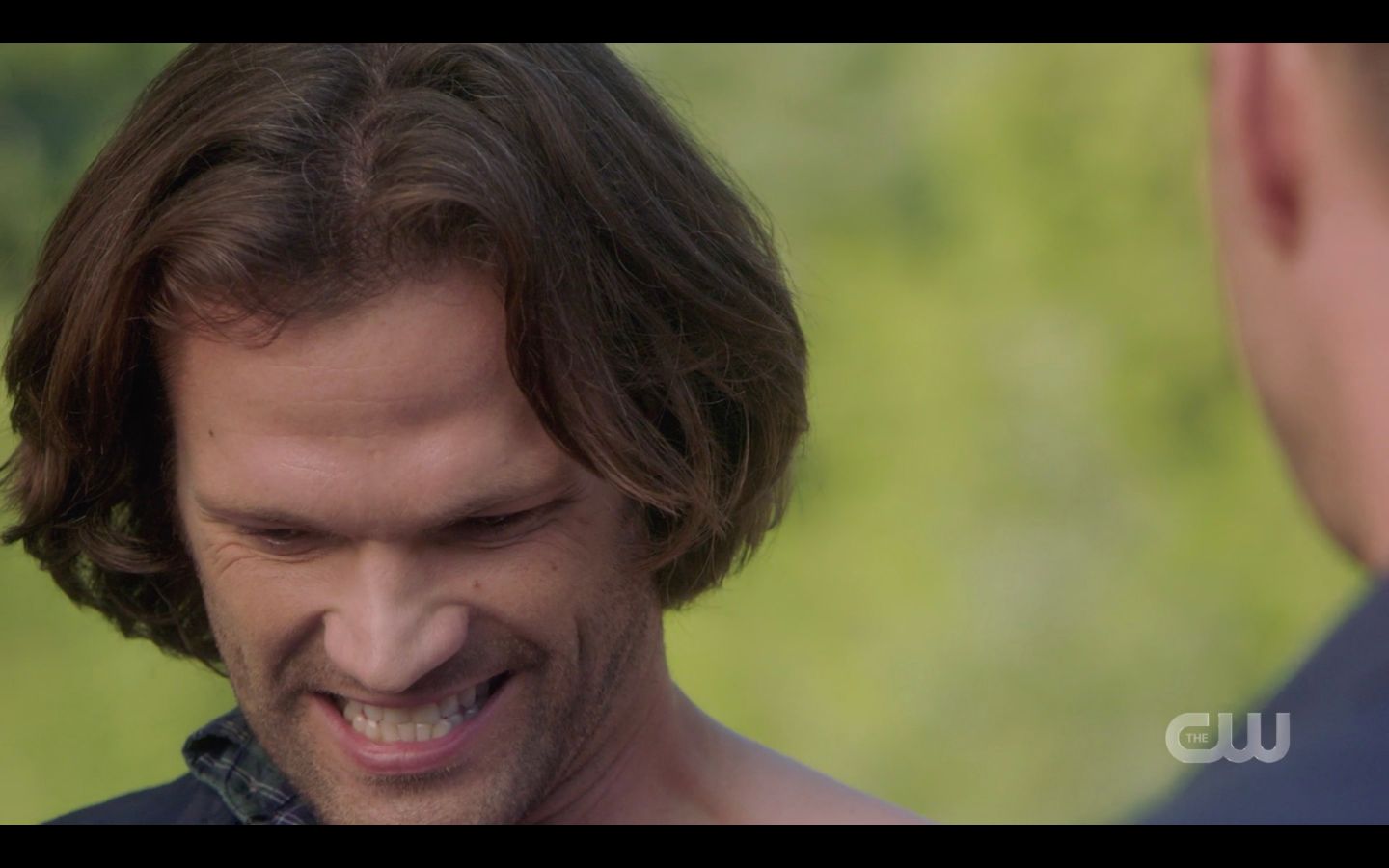 Sam Winchester wincing from wound Dean putting alcohol on Supernatural 1501