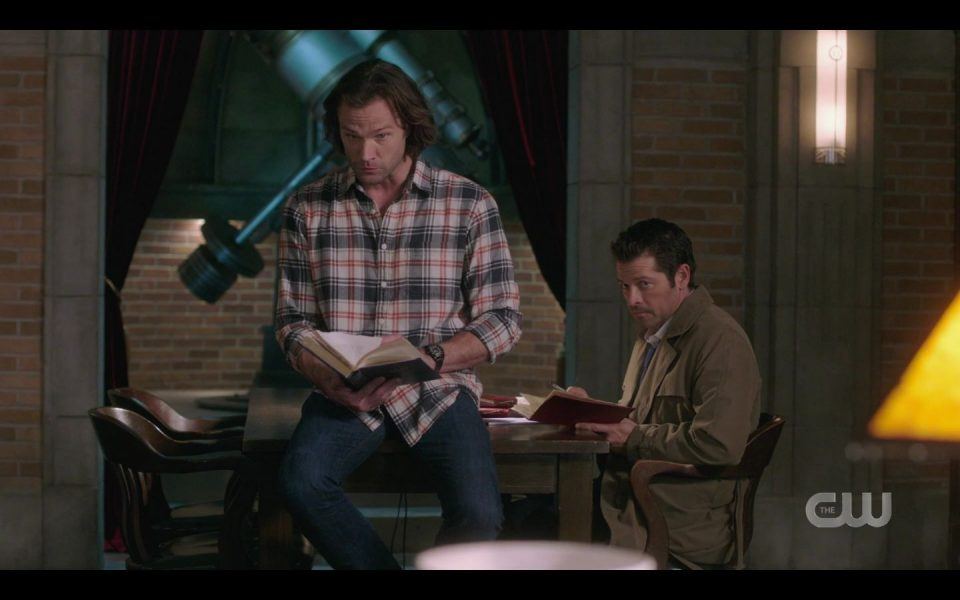 Sam Winchester Castiel trying to translate tablet SPN