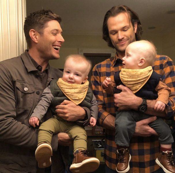 Jared Padalecki with Jensen Ackles holding cute babies SPN 1510