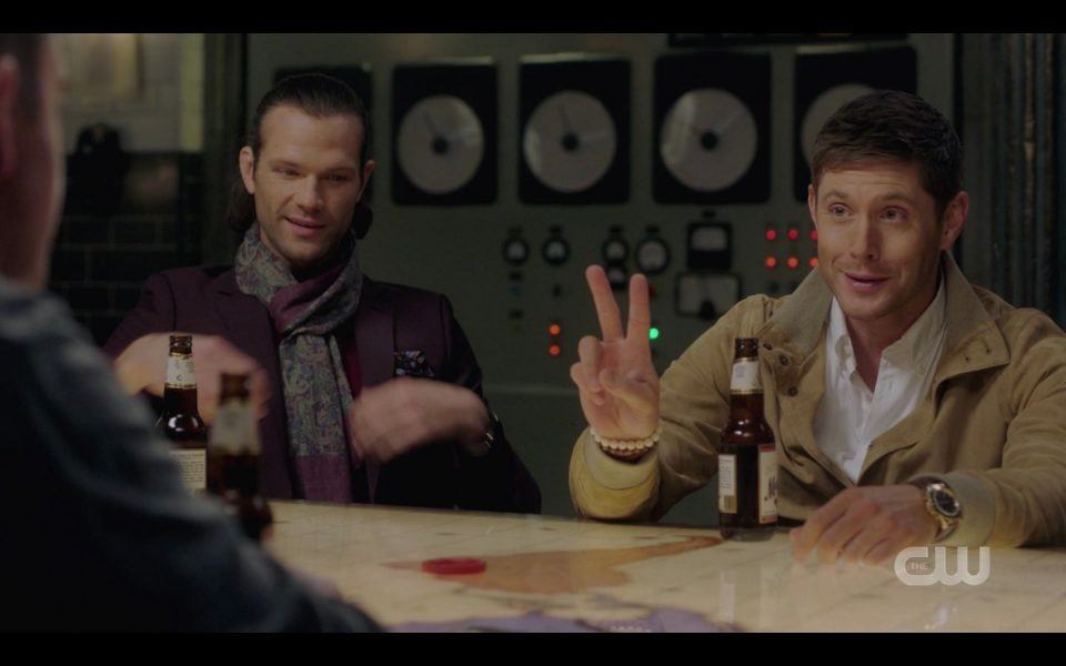 Au Sam Dean give peace sign to real Winchester brothers SPN