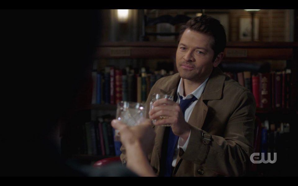 Castiel smiling having a drink with Dean Winchester SPN 1512
