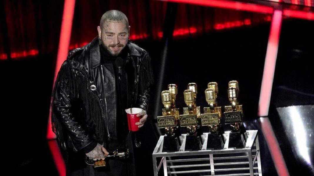post malone eight billboard awards on cart from kelly clarkson