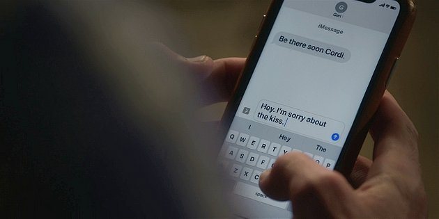 Walker Cordell texting Geri about the kiss 1.11.