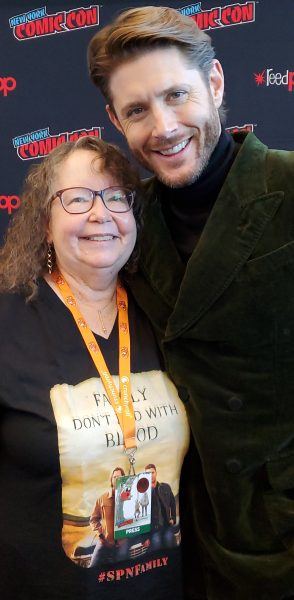 Jensen Ackles hugging MTTG Lynn Zuberniss at NYCC Winchesters for Supernatural