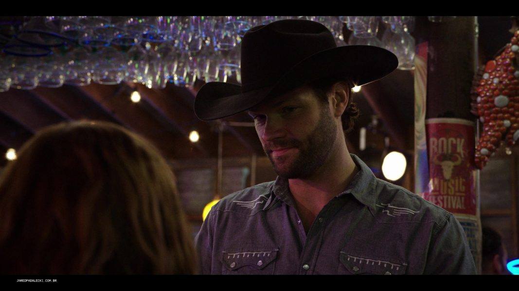 Jared Padalecki working cowboy drag for hot guy in bar on Walker set 3.16.