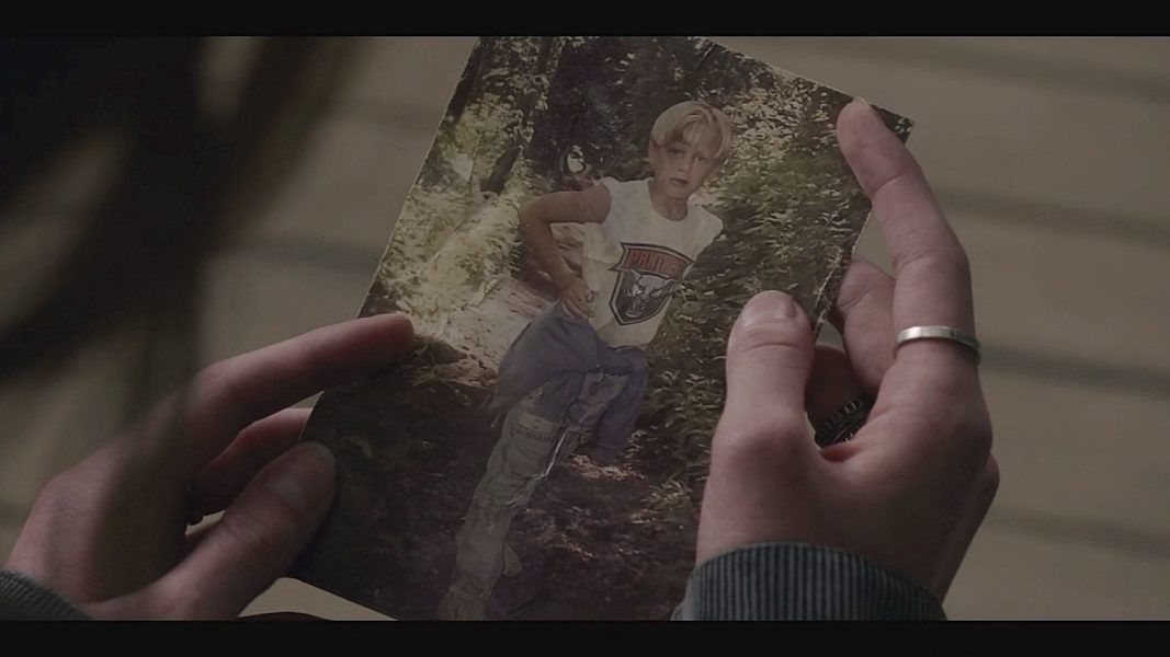 Walker Sadie finds old pictures of Hoyt realizing her gram Joanna kidnapped him for money 4.10.