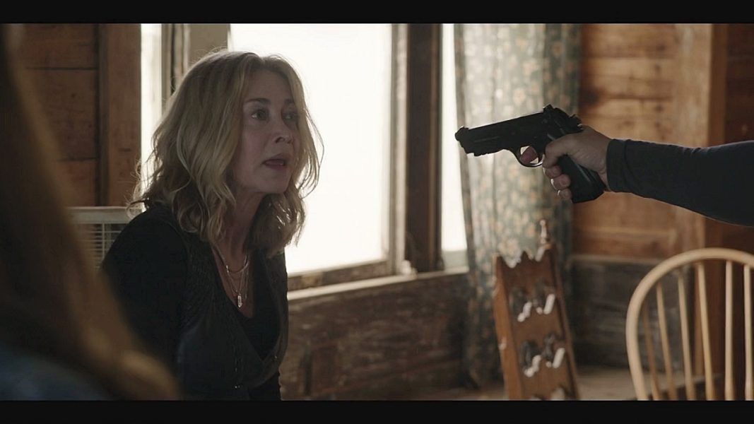 Sharon Lawrence playing trash momme on Walker 4.10.