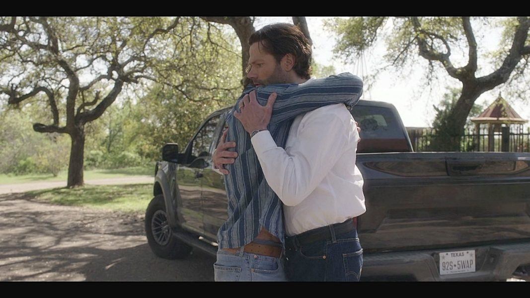 Jared Padalecki pushing up crotch tight with hot friend Hoyt on Walker set 4.11.